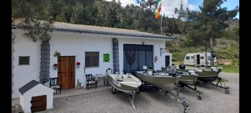 R U Ready Fishing, River Ebro Mequinenza Exterior foto